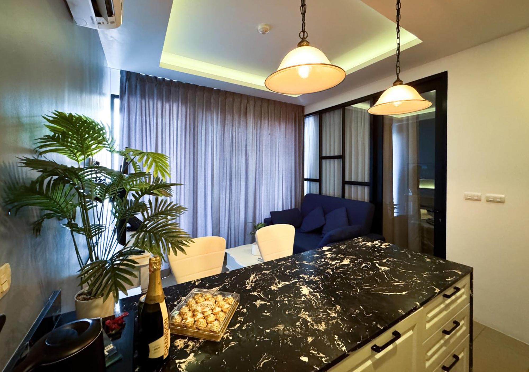 Cozy 1br With Big Balcony - 2 Pools & 5 Mins From Surin Appartement